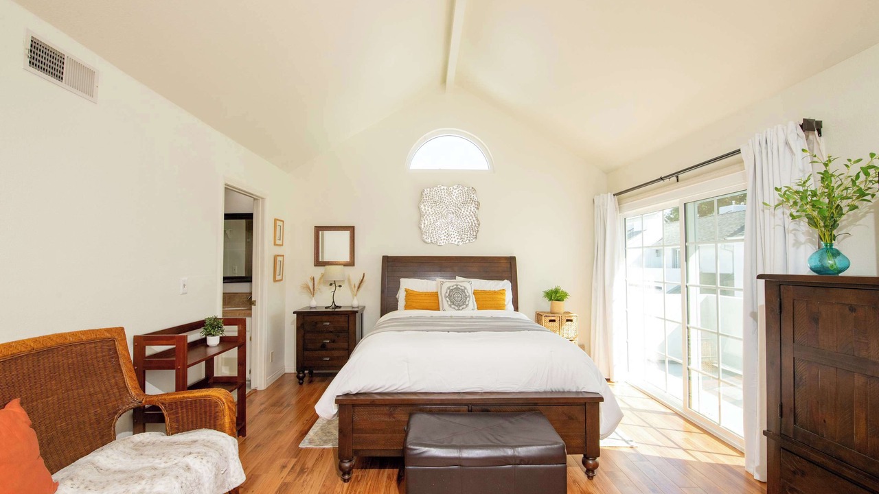 Photo of Bedroom in Lake Balboa