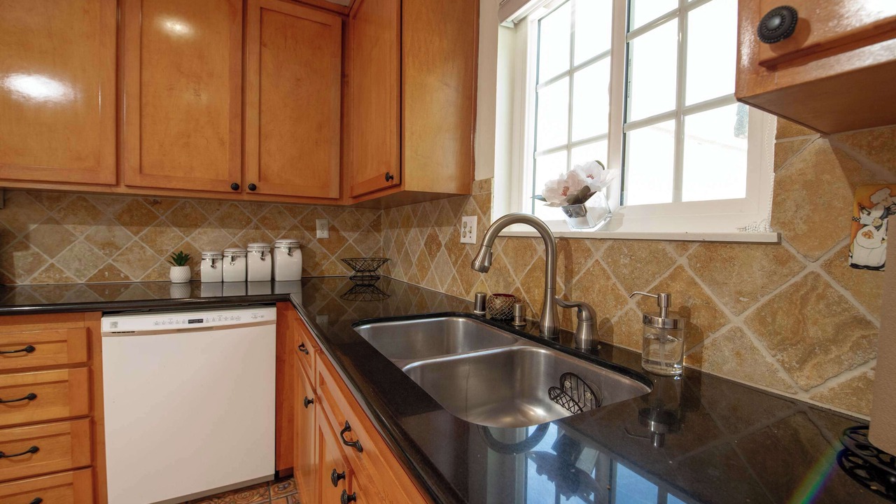 Photo of Kitchen in Lake Balboa