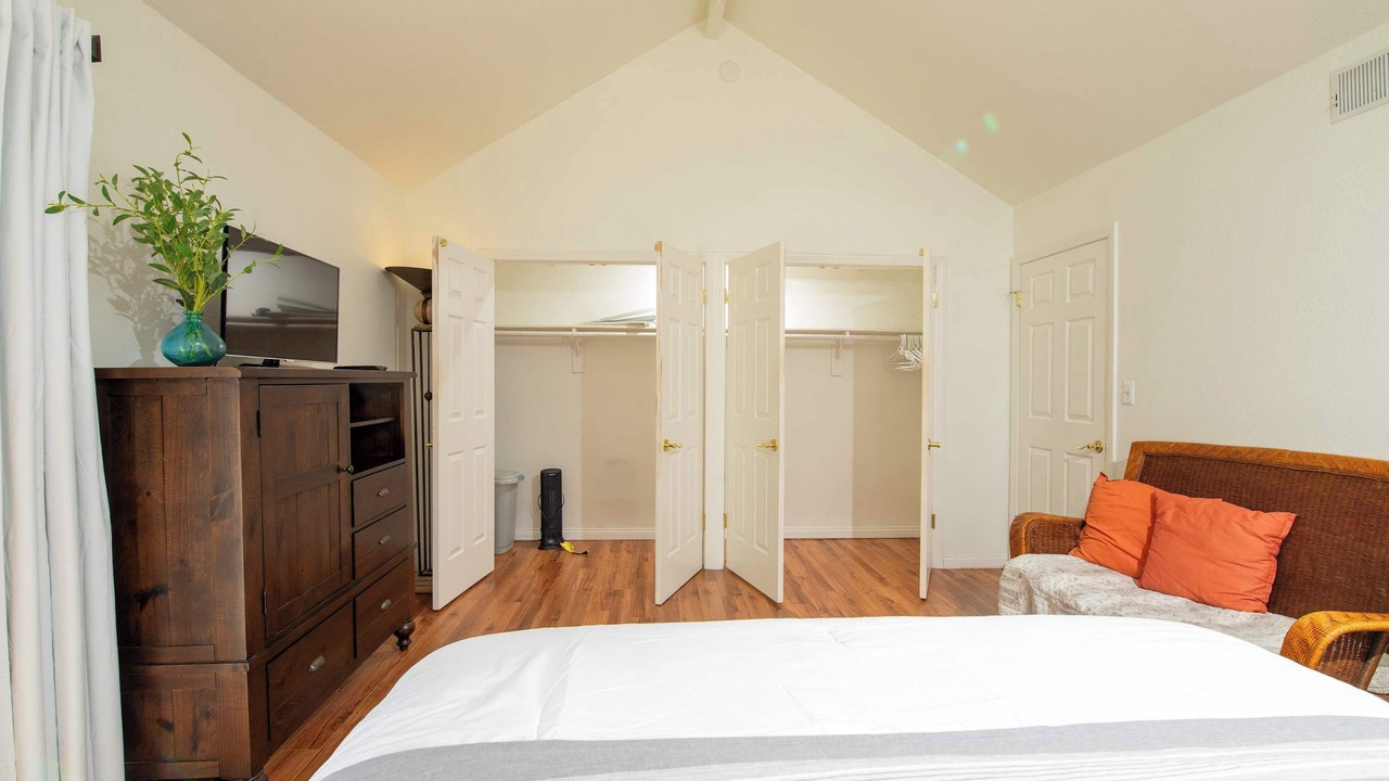 Photo of Bedroom in Lake Balboa