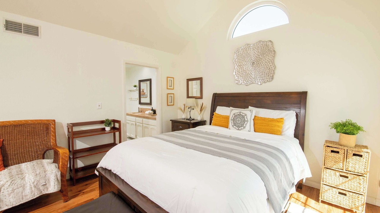 Photo of Bedroom in Lake Balboa