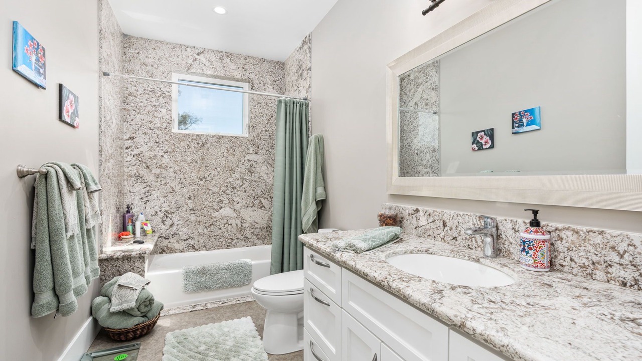 Photo of Bathroom in Auberry