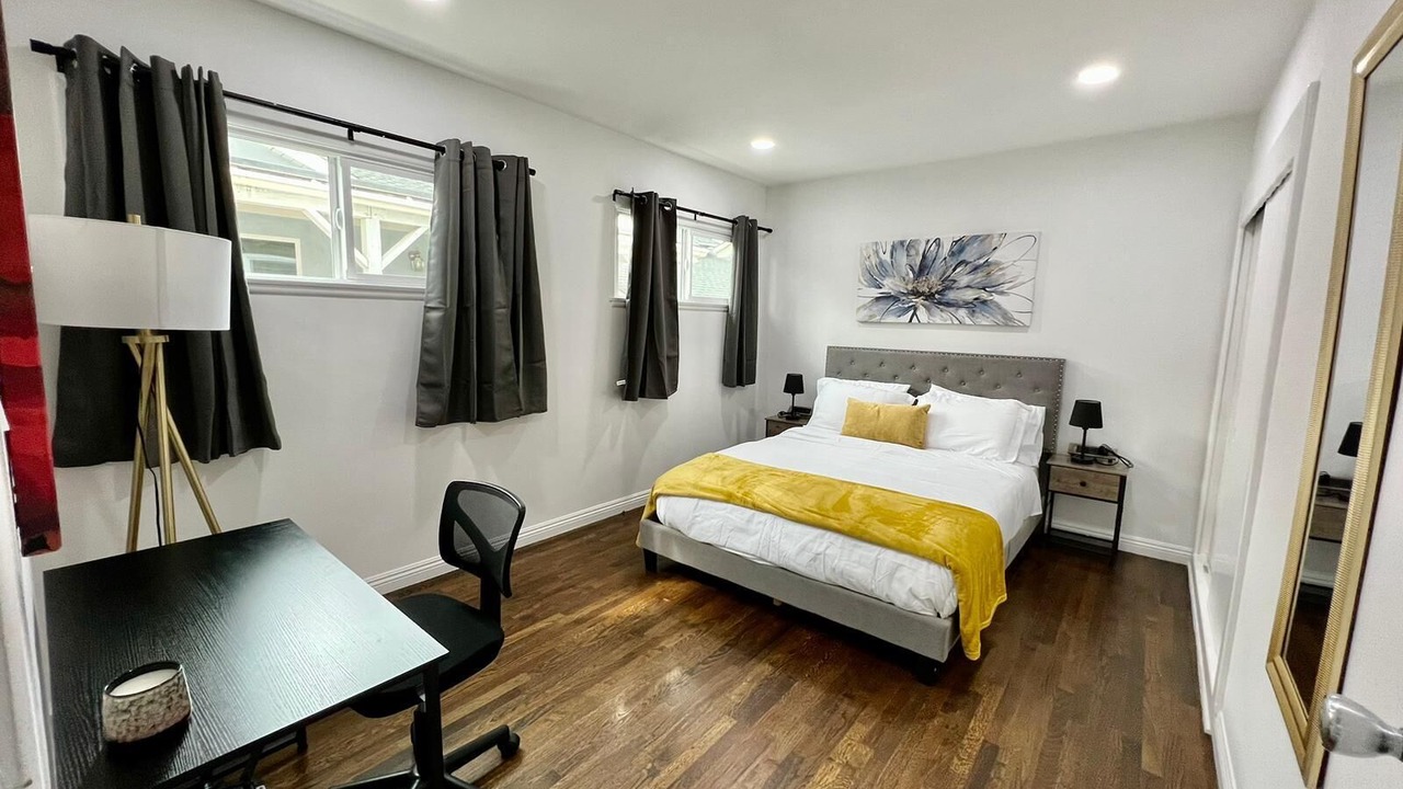 Photo of Bedroom in Lake Balboa