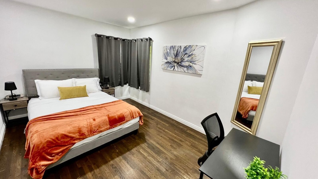 Photo of Bedroom in Lake Balboa