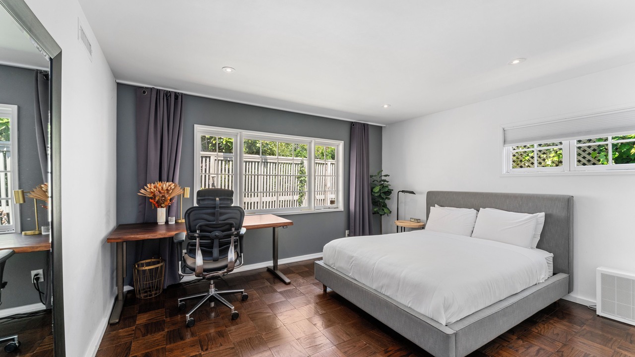 Photo of Bedroom in La Jolla Shores