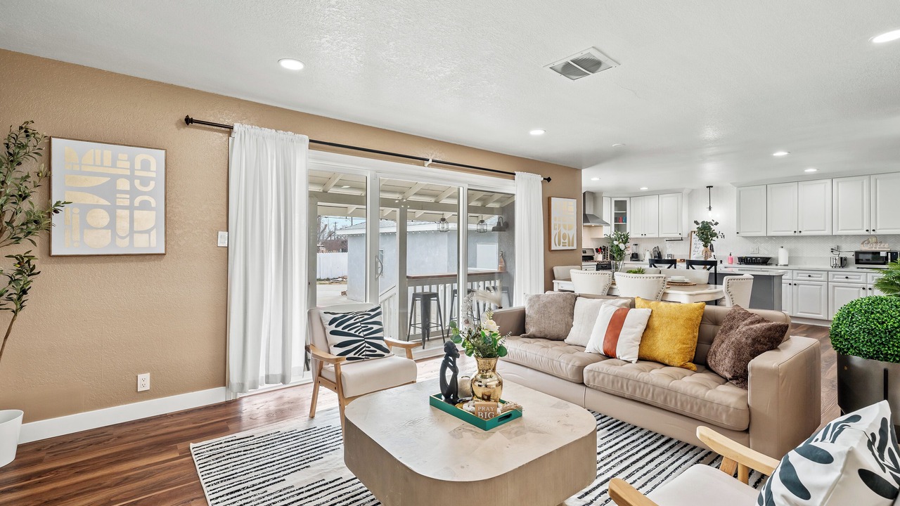 Photo of Livingroom in Ontario