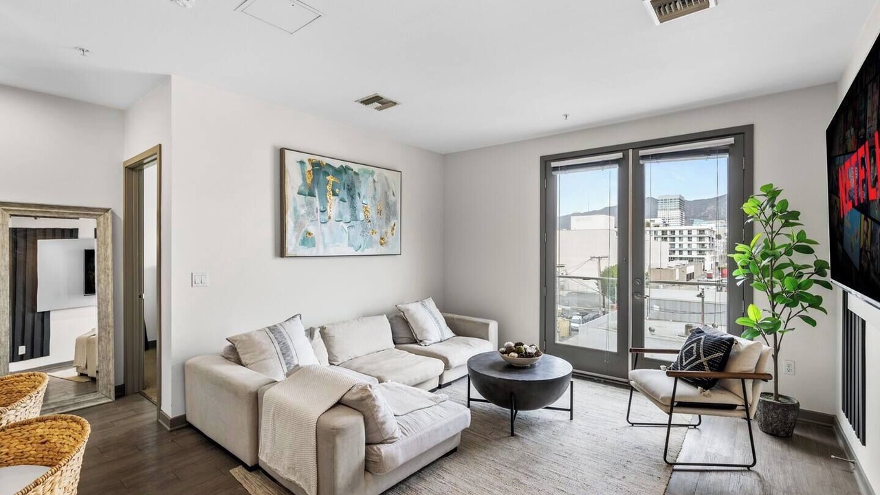 Photo of Livingroom in Downtown