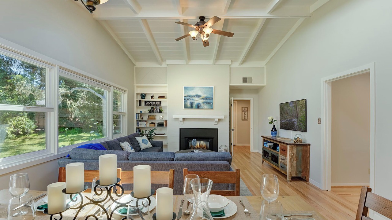 Photo of Bedroom in Del Monte Forest