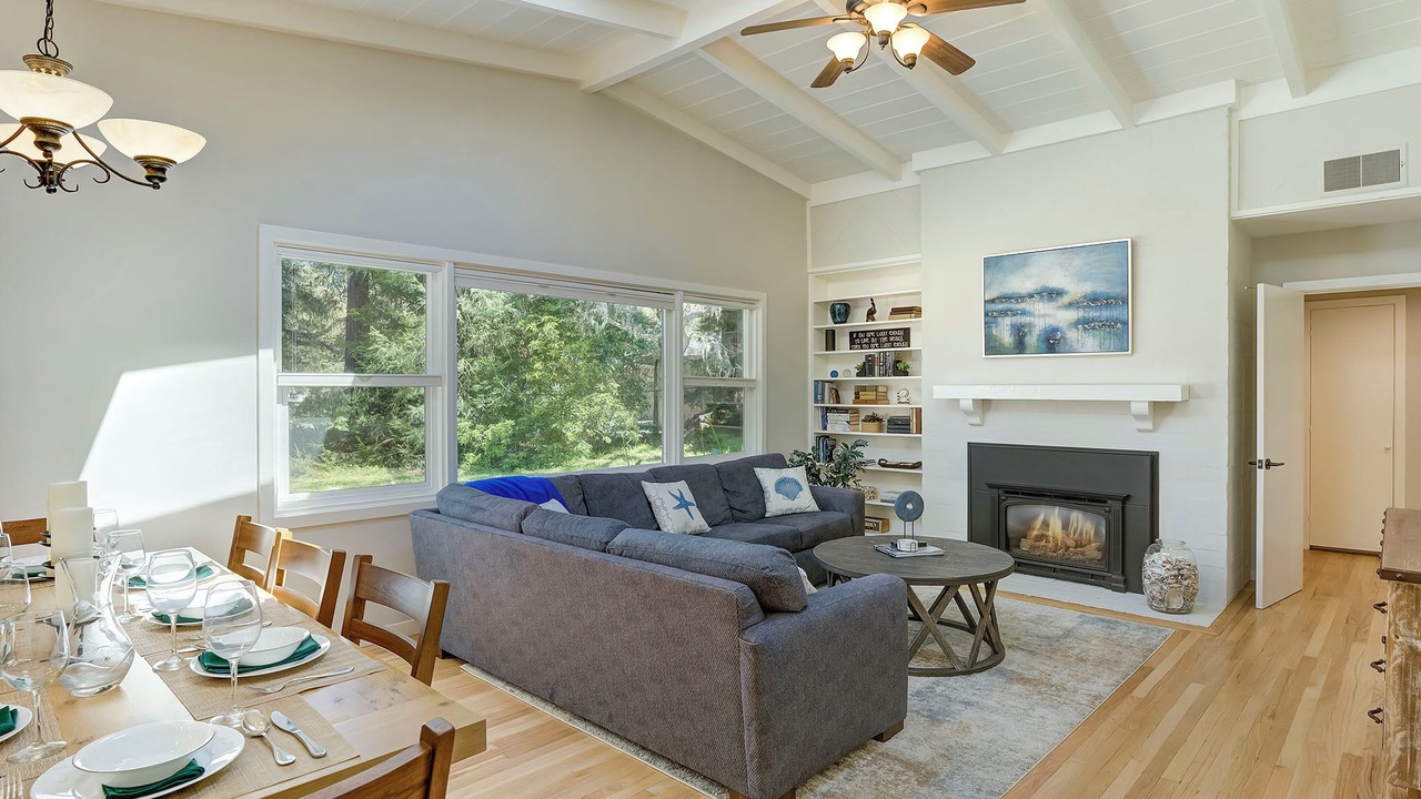 Photo of Livingroom in Del Monte Forest