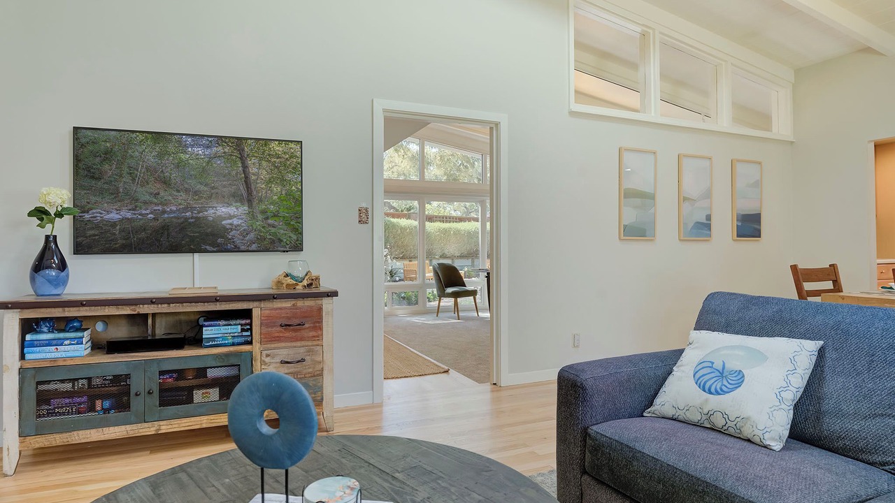 Photo of Bedroom in Del Monte Forest