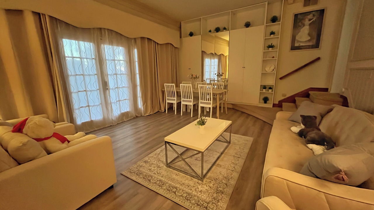 Photo of Livingroom in East Whittier