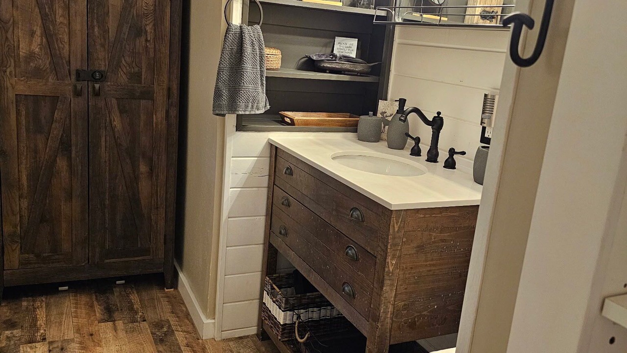 Photo of Bathroom in Summit Estates