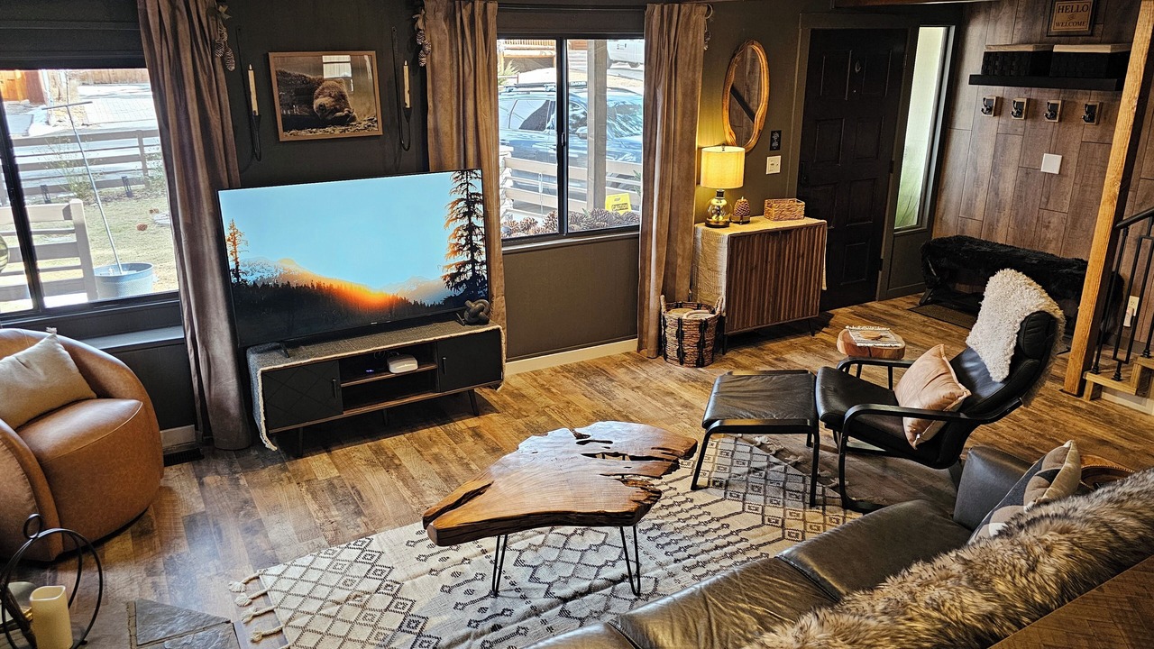 Photo of Livingroom in Summit Estates