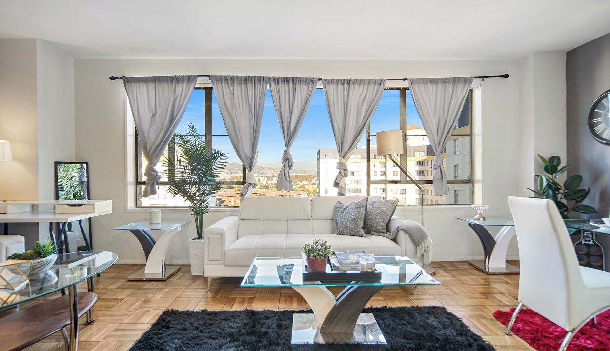 Photo of Livingroom in Commerce