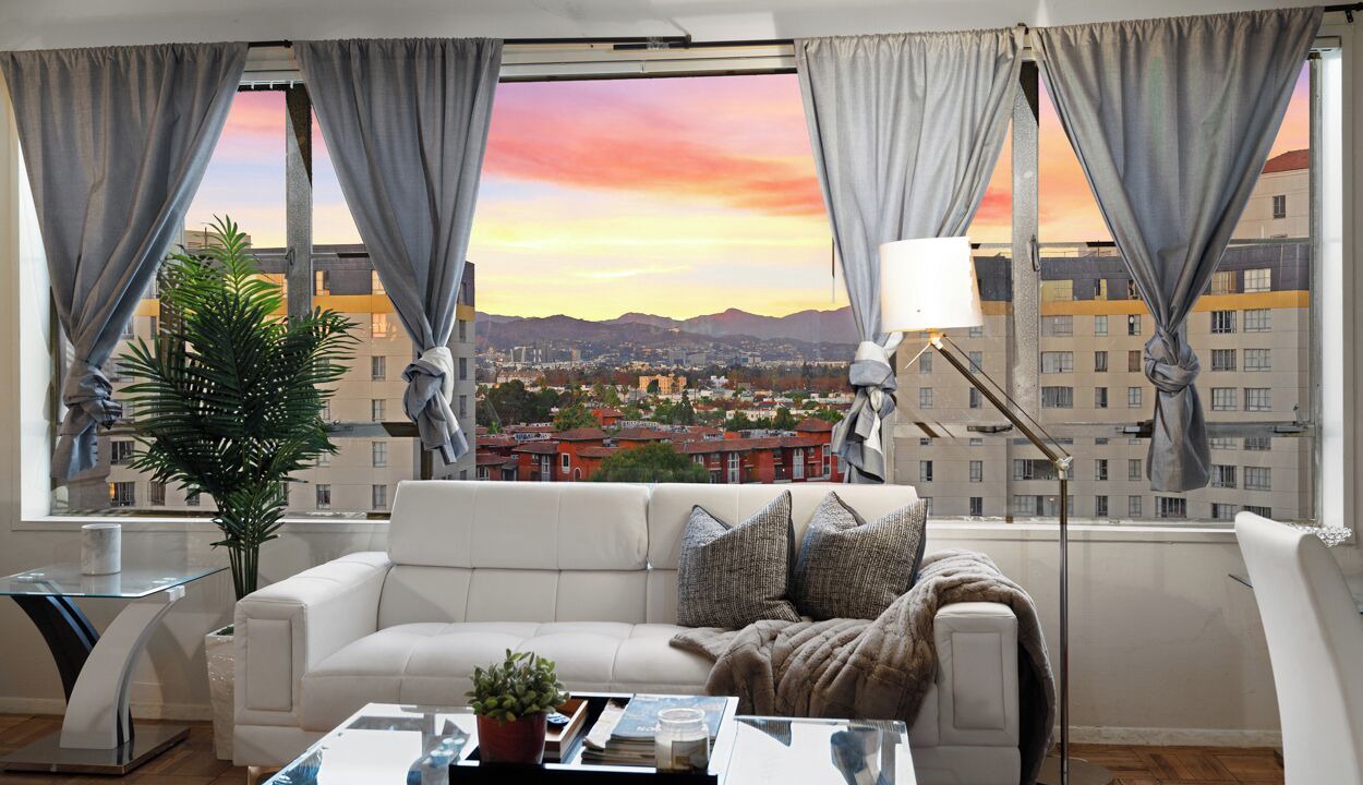 Photo of Livingroom in Commerce