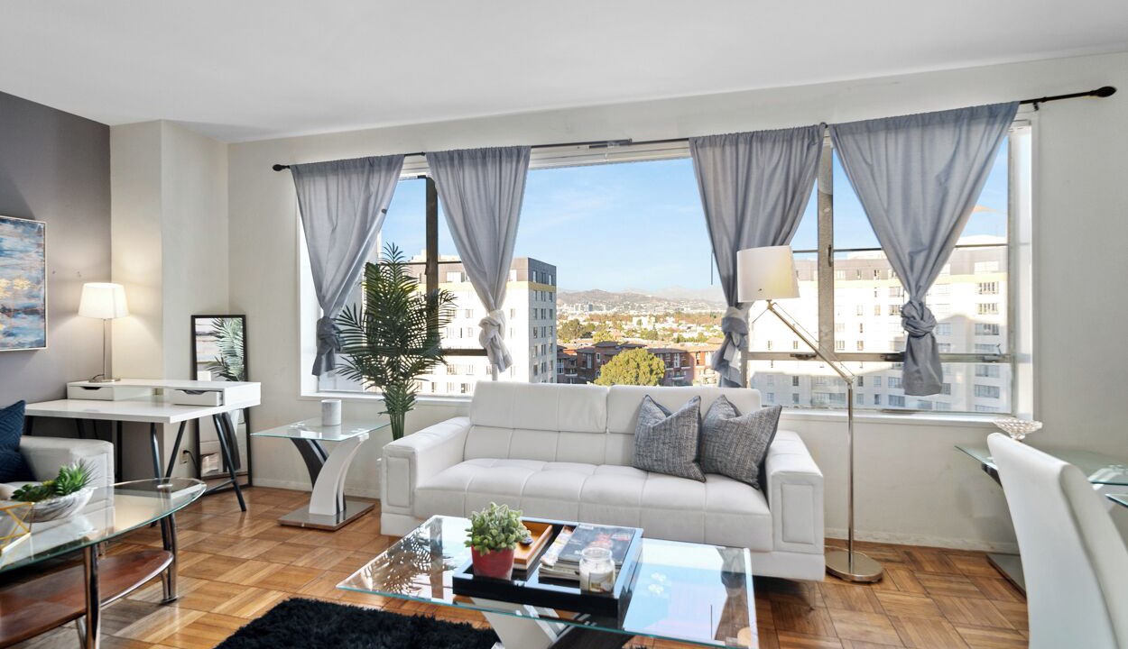 Photo of Livingroom in Commerce