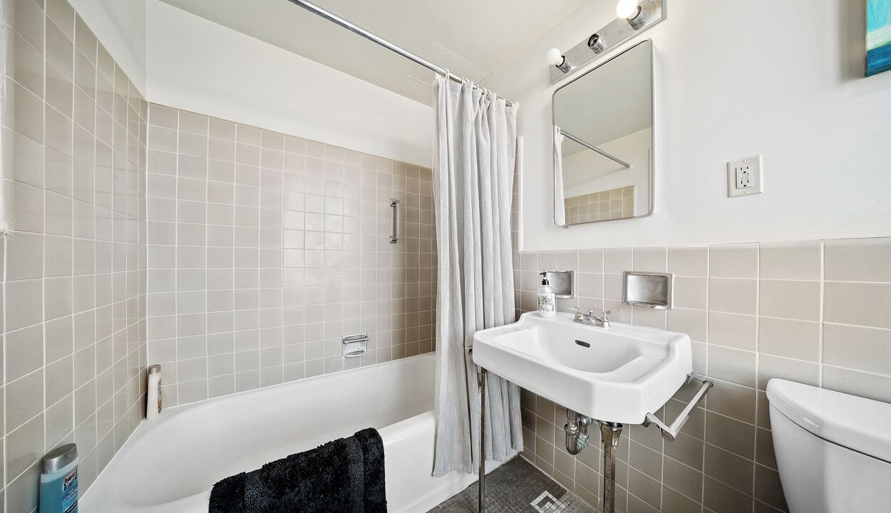 Photo of Bathroom in Commerce