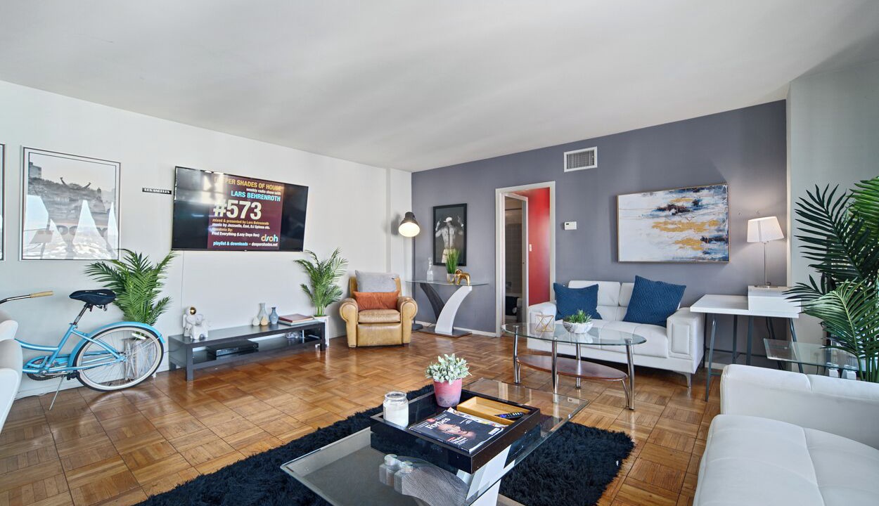 Photo of Livingroom in Commerce
