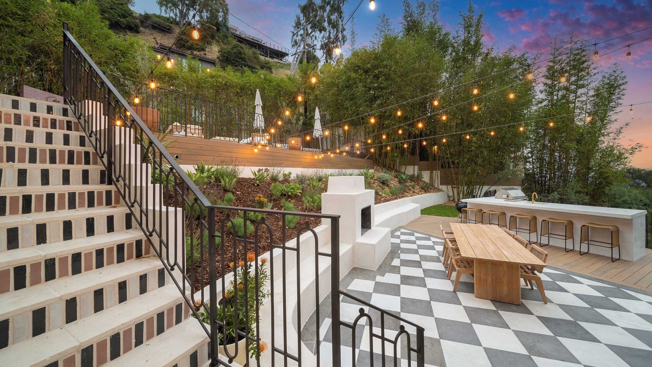 Photo of Outdoor in Hollywood Hills West
