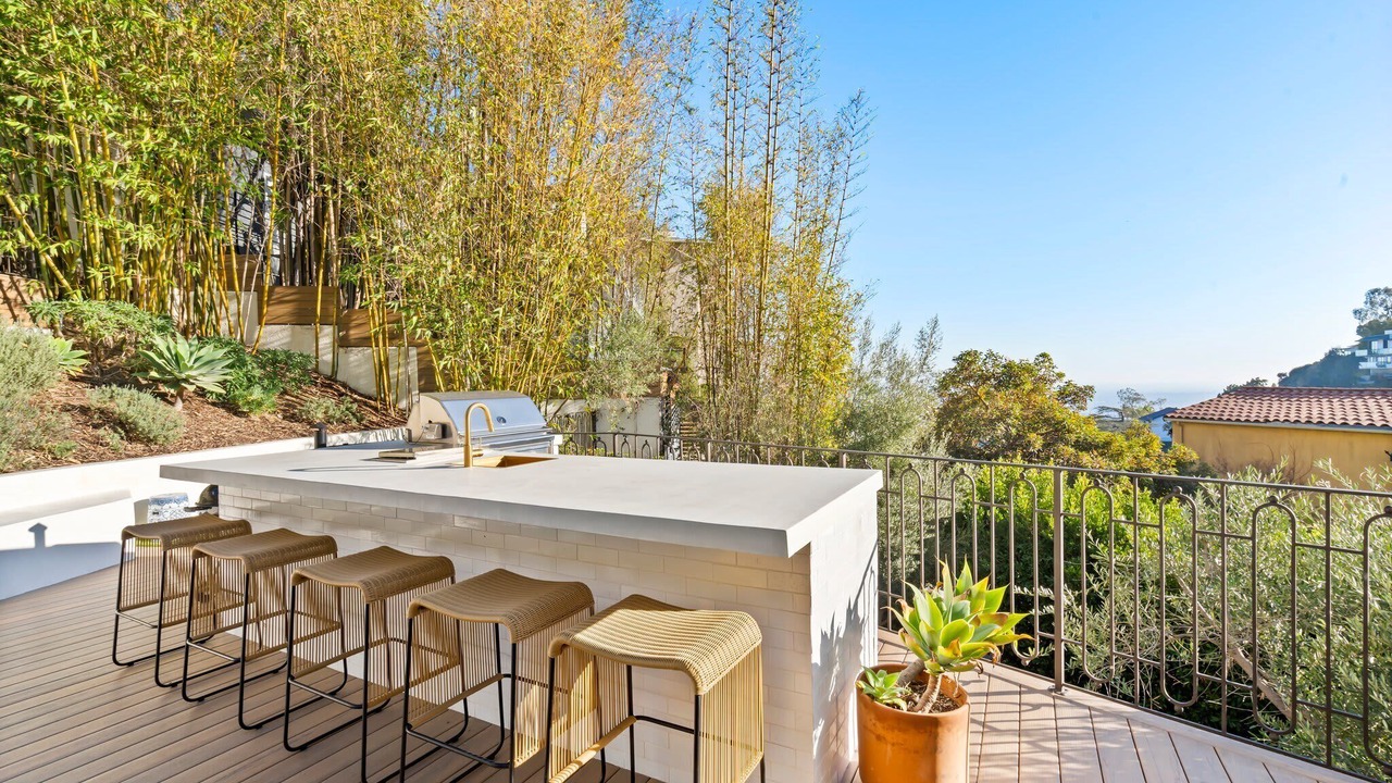 Photo of Others in Hollywood Hills West
