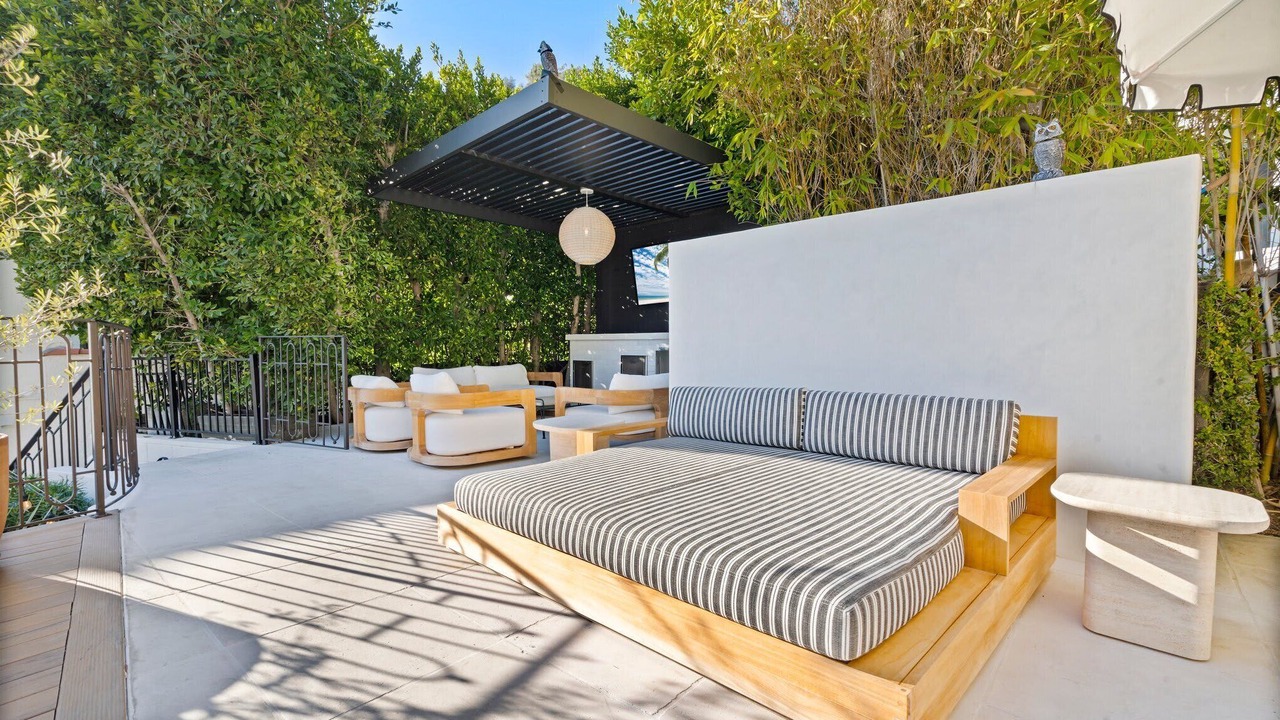 Photo of Others in Hollywood Hills West