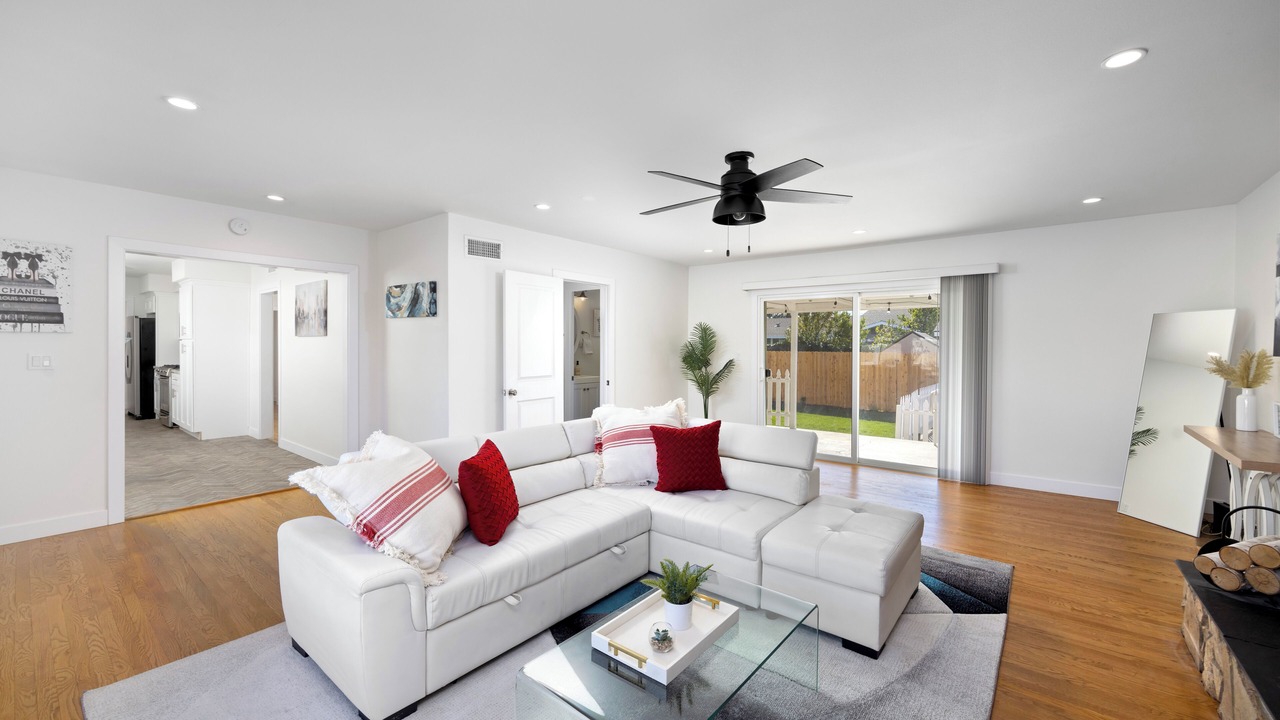 Photo of Livingroom in North Tustin