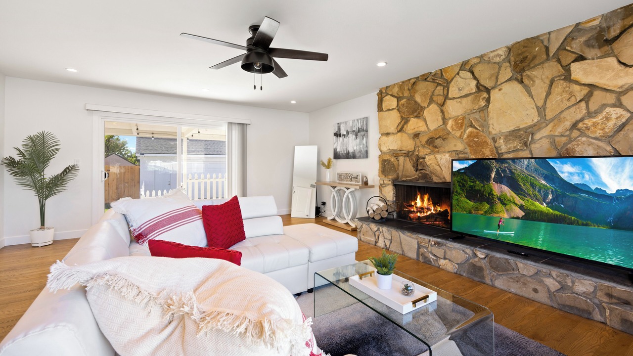 Photo of Livingroom in North Tustin