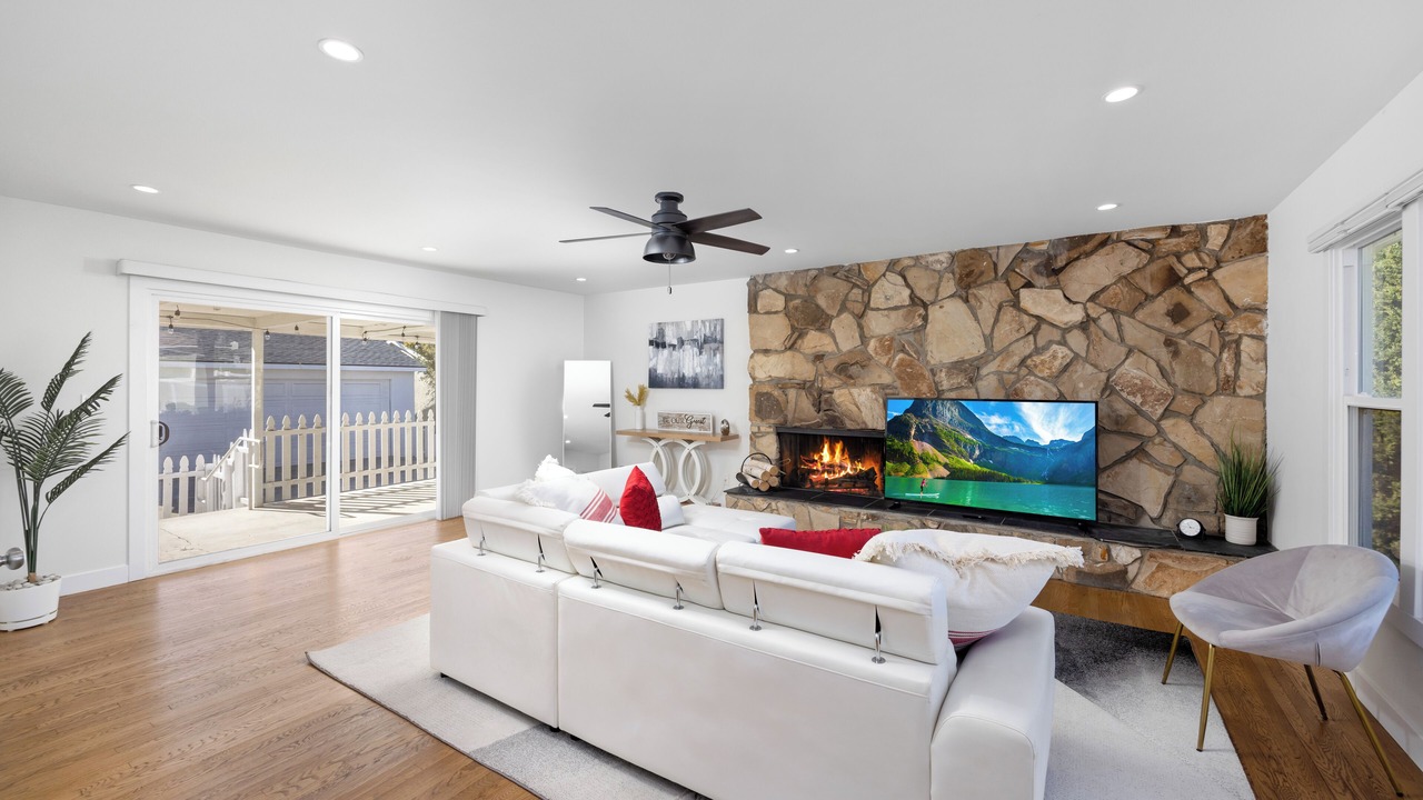 Photo of Livingroom in North Tustin