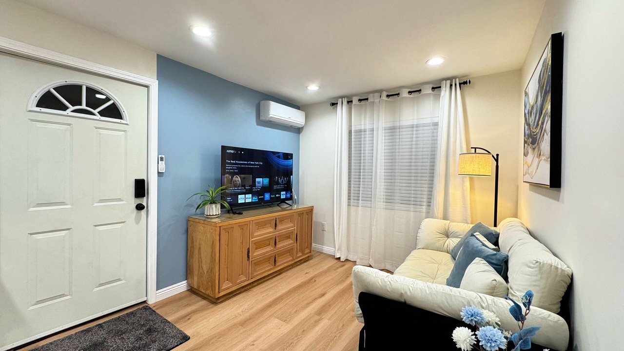 Photo of Livingroom in Walnut Valley