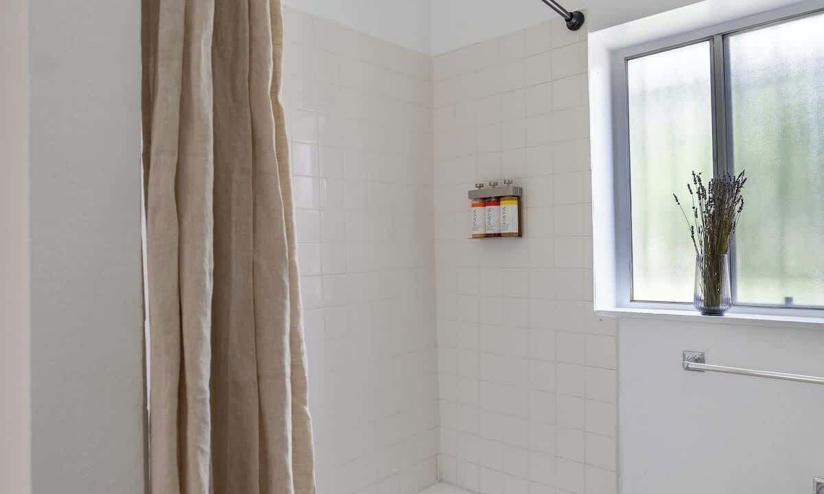 Photo of Bathroom in Beachwood Canyon