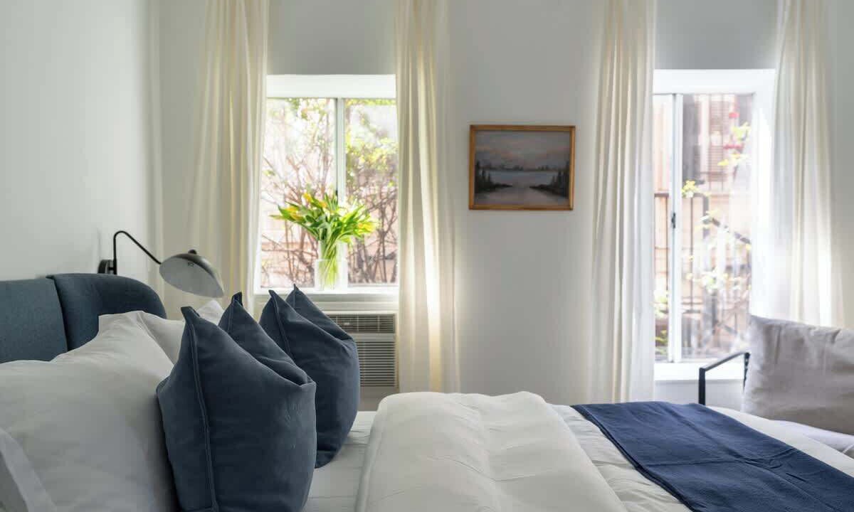Photo of Bedroom in Beachwood Canyon