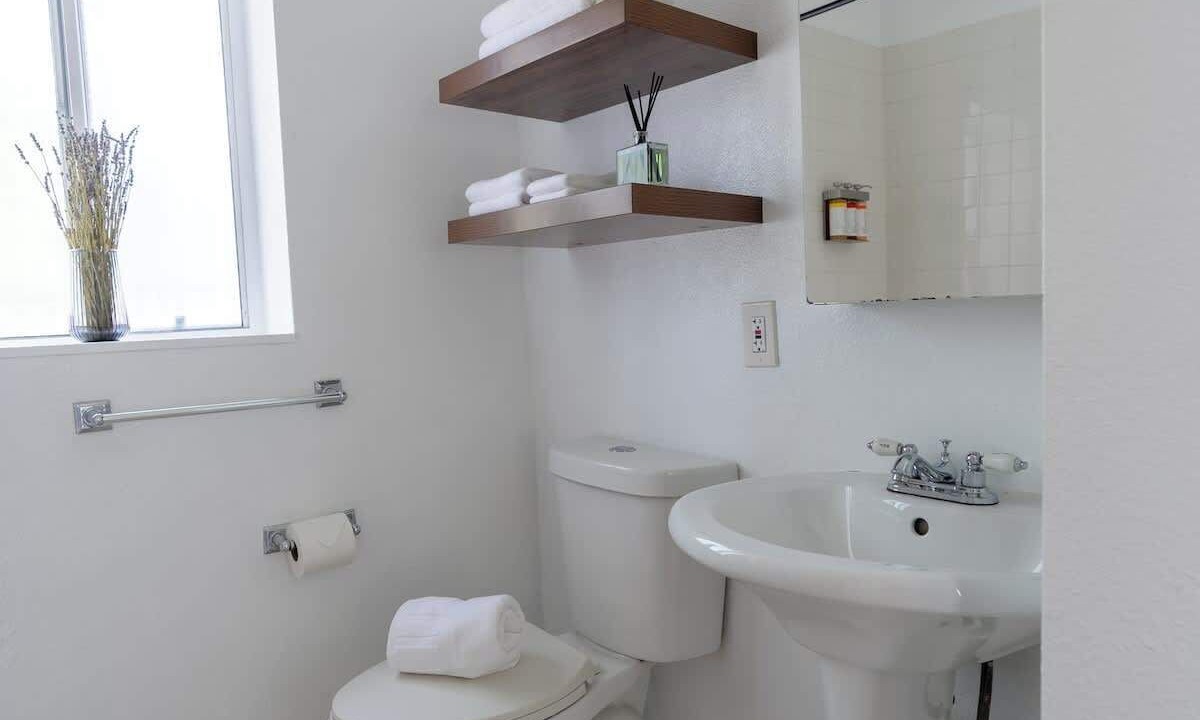 Photo of Bathroom in Beachwood Canyon