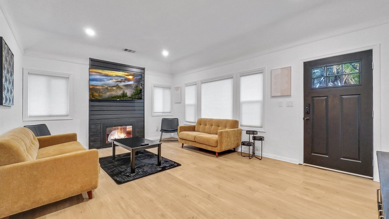 Photo of Livingroom in North Central