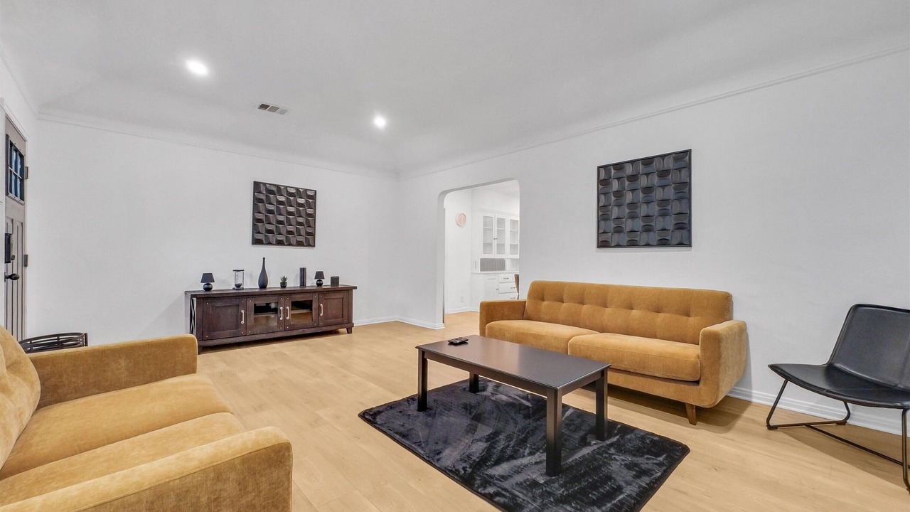 Photo of Livingroom in North Central
