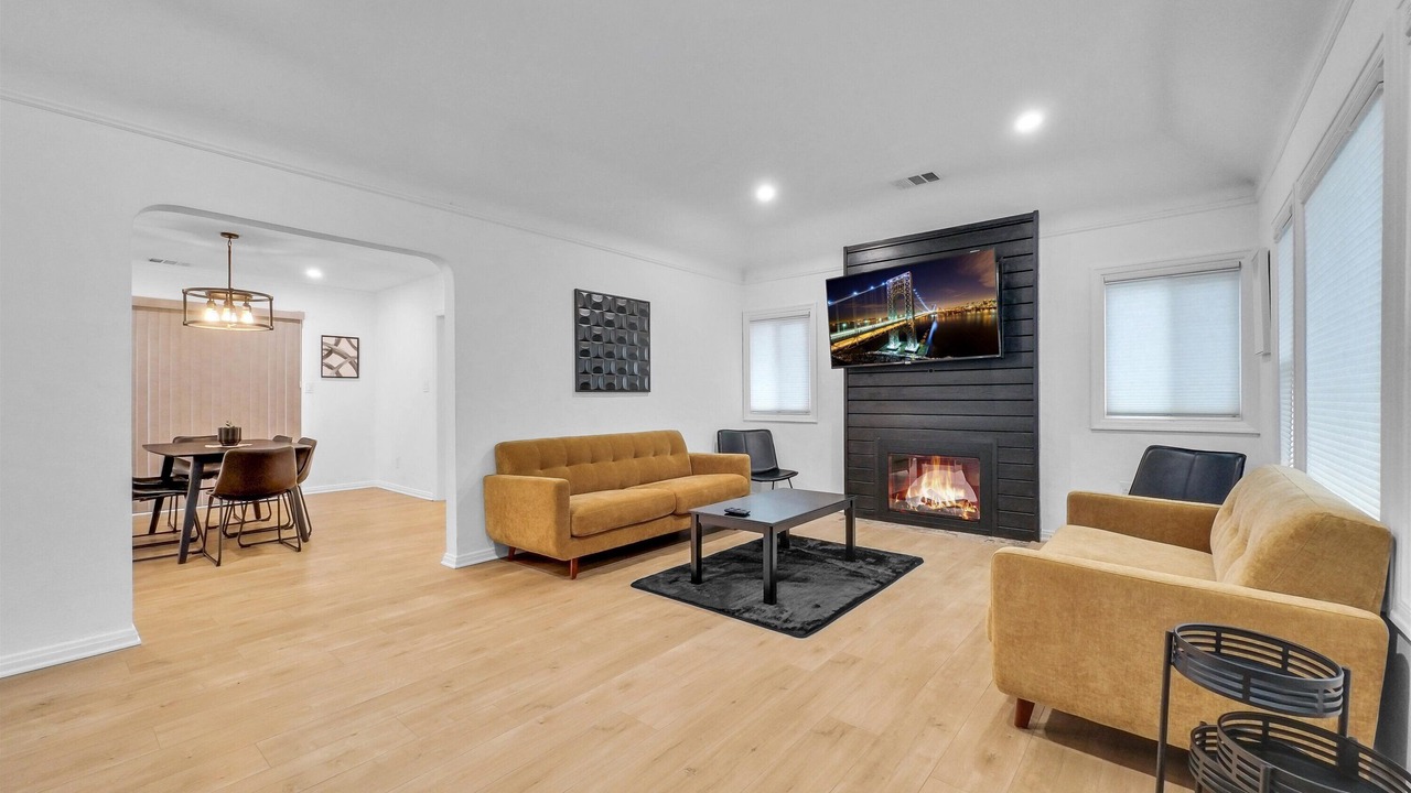 Photo of Livingroom in North Central