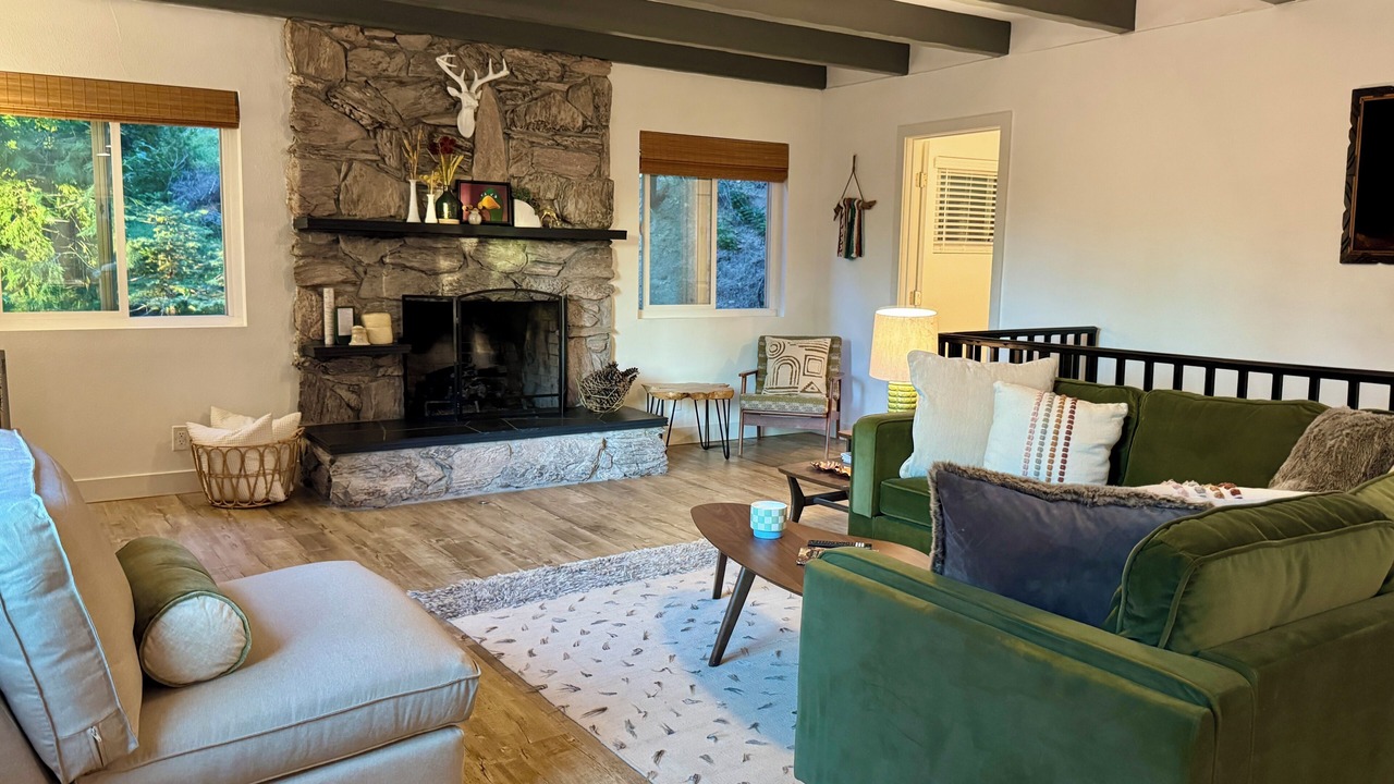 Photo of Livingroom in Crestline