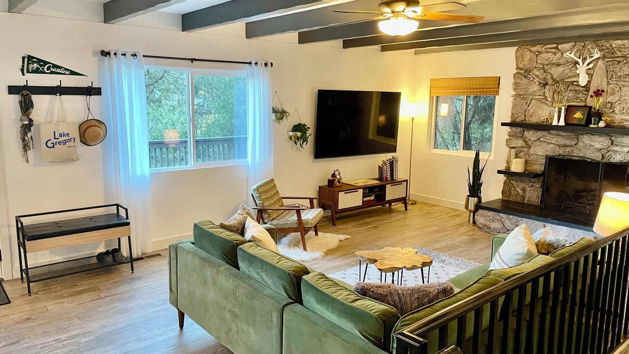 Photo of Livingroom in Crestline