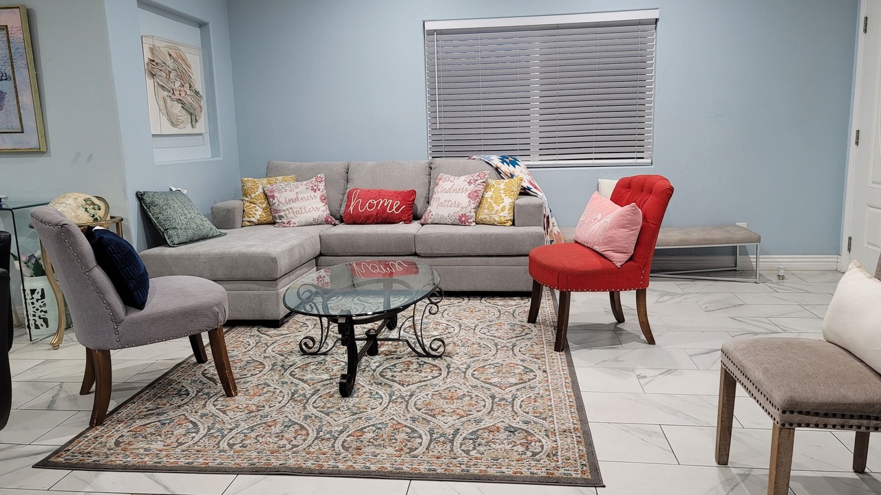 Photo of Livingroom in Midway City