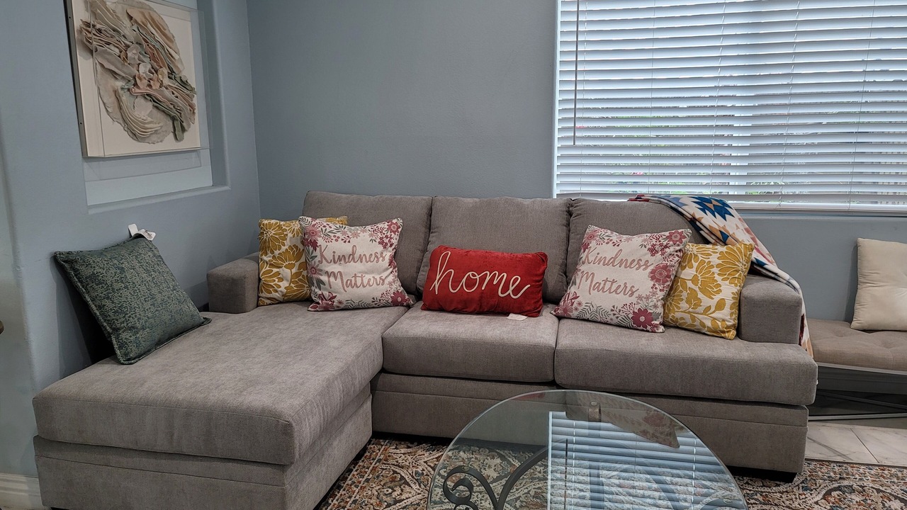 Photo of Livingroom in Midway City