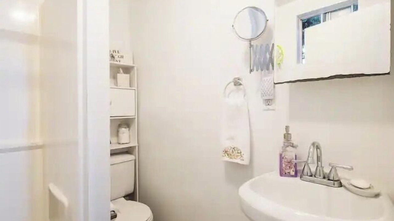 Photo of Bathroom in Lawndale