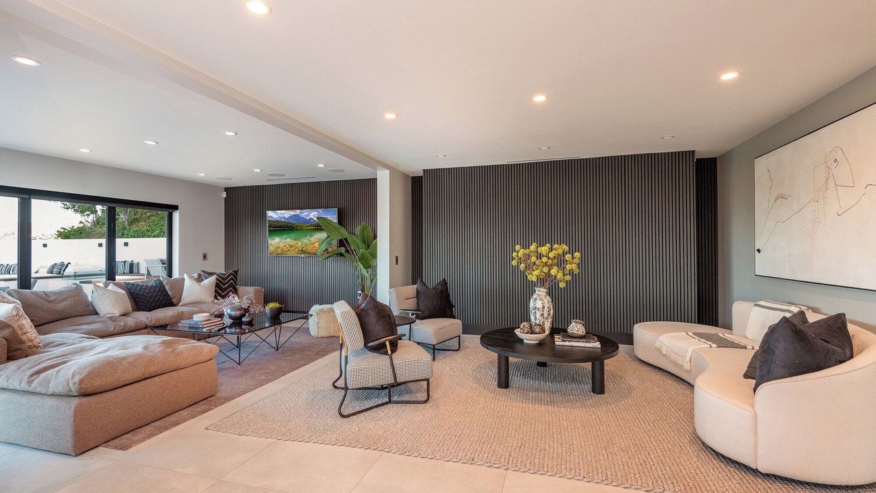 Photo of Livingroom in Tarzana