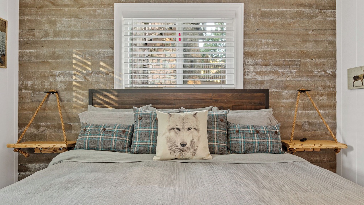 Photo of Bedroom in Crestline