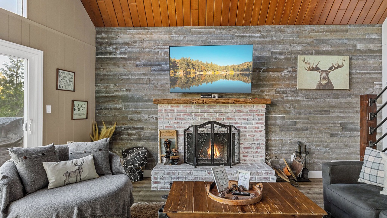 Photo of Livingroom in Crestline