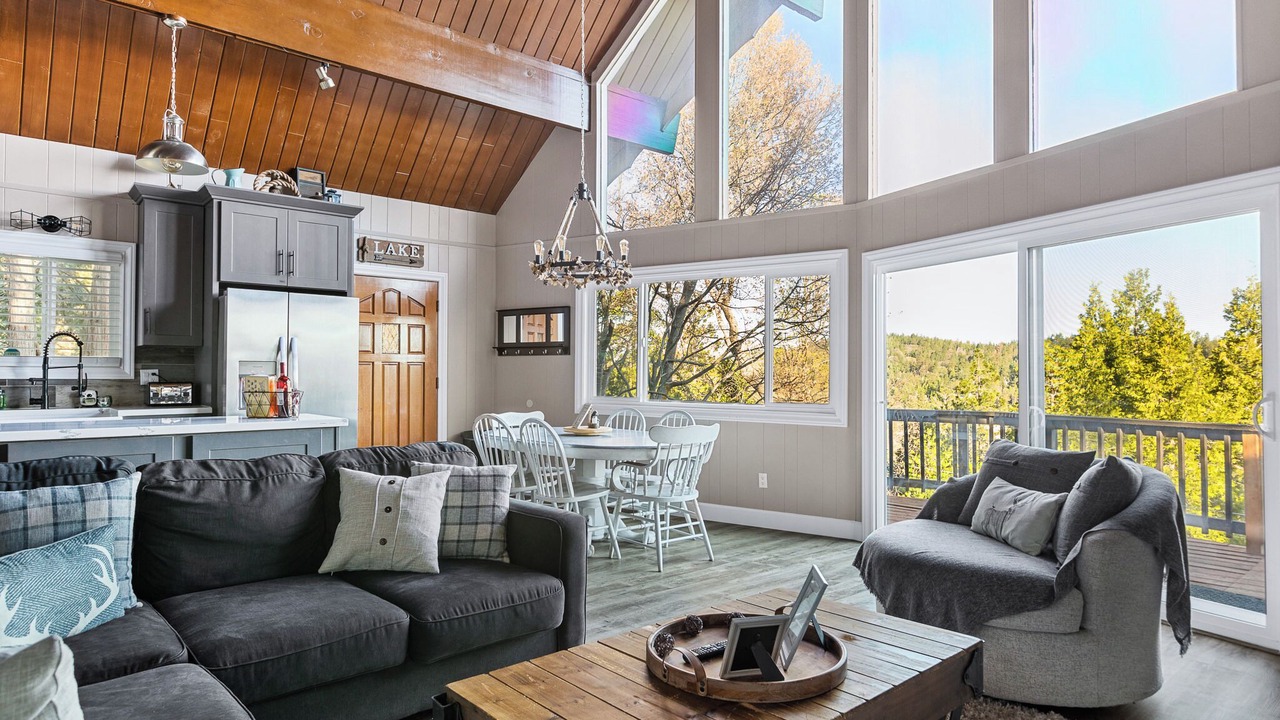 Photo of Livingroom in Crestline
