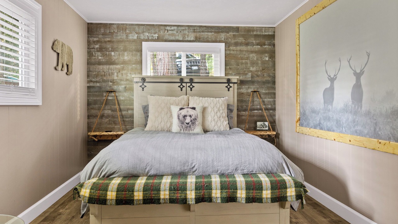 Photo of Bedroom in Crestline