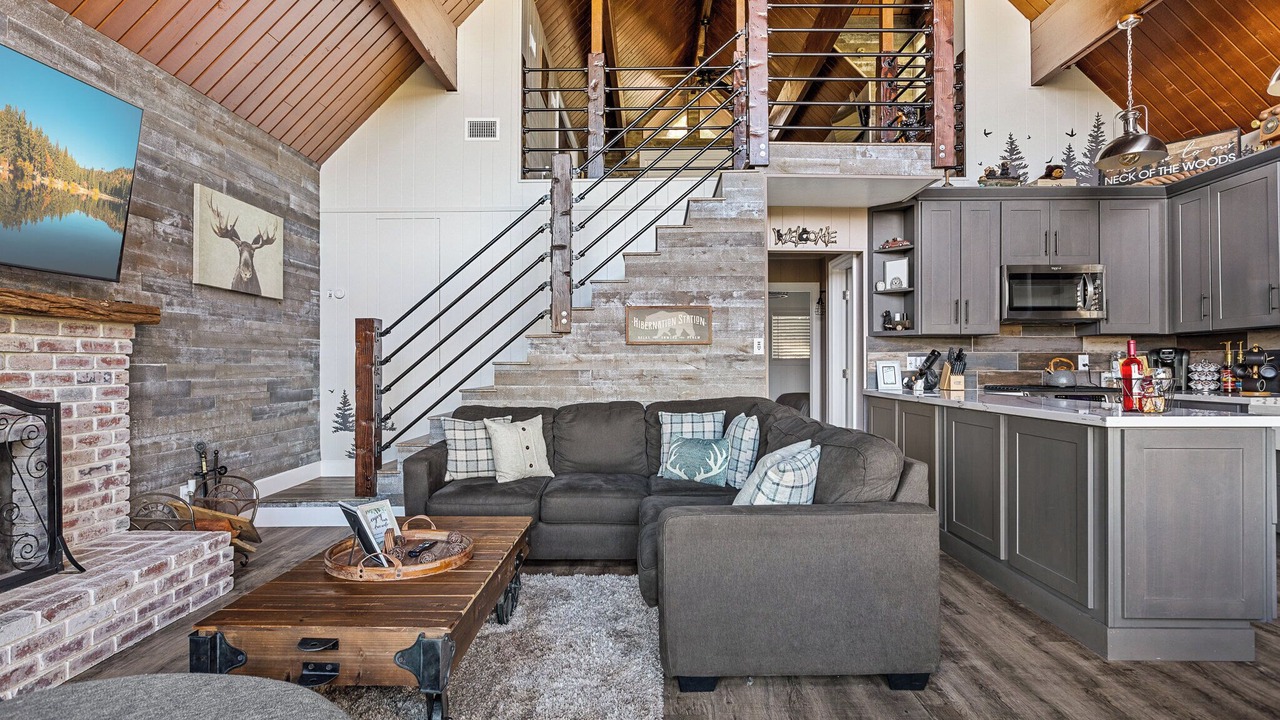 Photo of Livingroom in Crestline