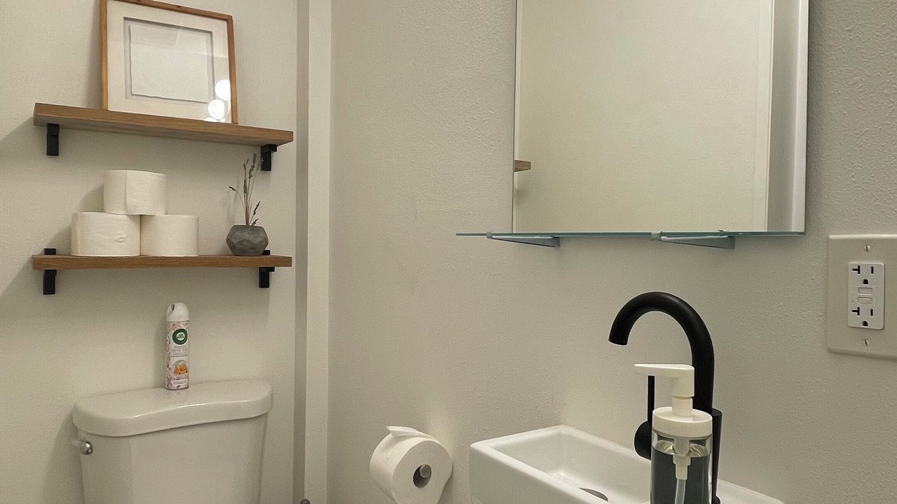 Photo of Bathroom in Los Angeles