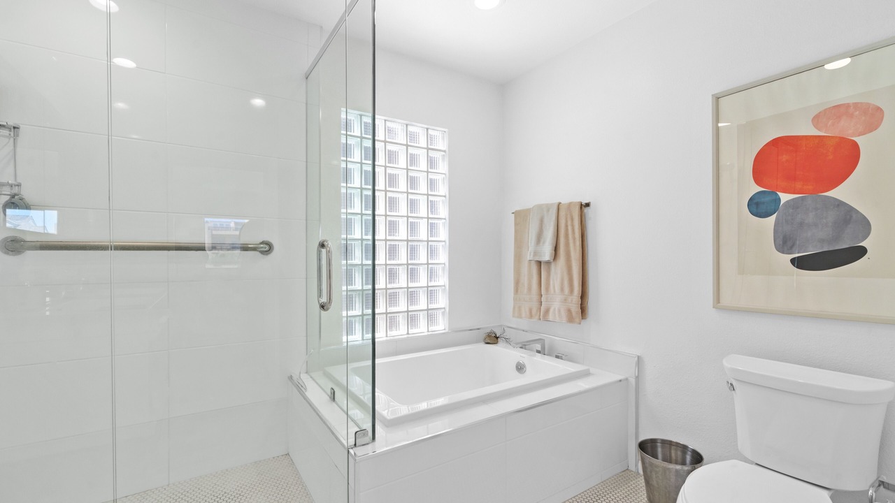 Photo of Bathroom in Marina Peninsula