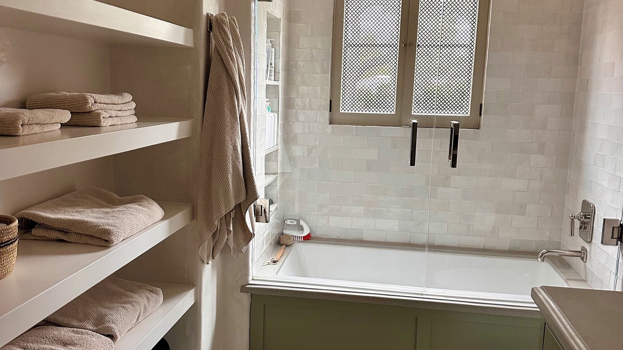 Photo of Bathroom in Hedgerow
