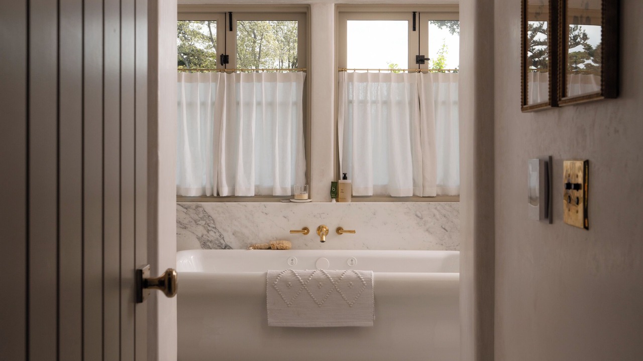 Photo of Bathroom in Hedgerow