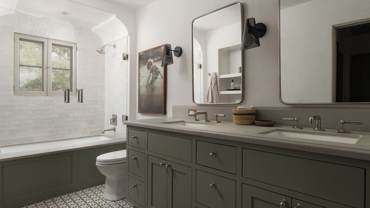 Photo of Bathroom in Hedgerow